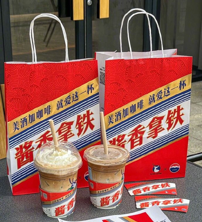 火遍全網的“醬香拿鐵”手提袋是什麽材質（一）